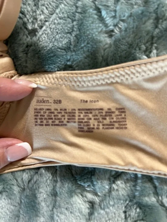 V.S. Dream Angels Black Push Up  Bra and Auden Nude Seamless T-Shirt Bra Duo - Picture 6 of 6